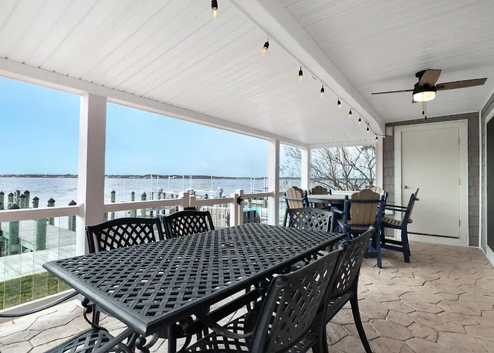 Remodeled 4br Retreat With Dock & Outdoor Shower Ferienhaus