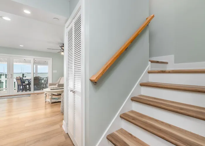 Remodeled 4br Retreat With Dock & Outdoor Shower