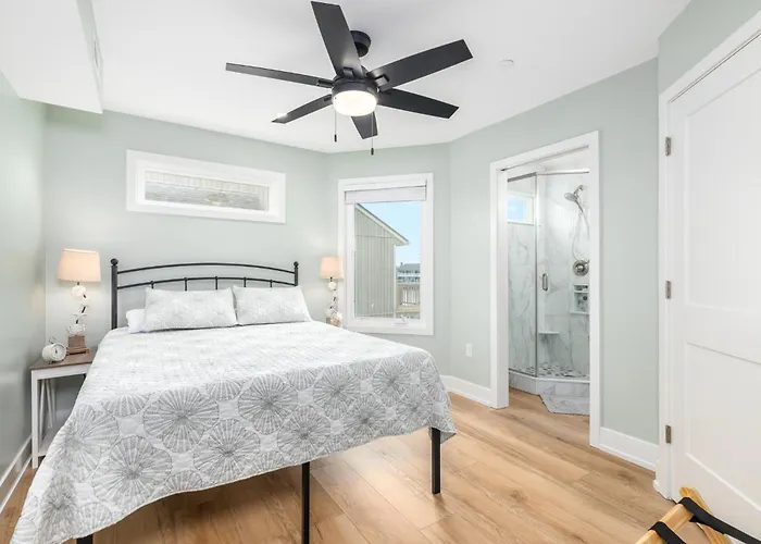 Remodeled 4br Retreat With Dock & Outdoor Shower