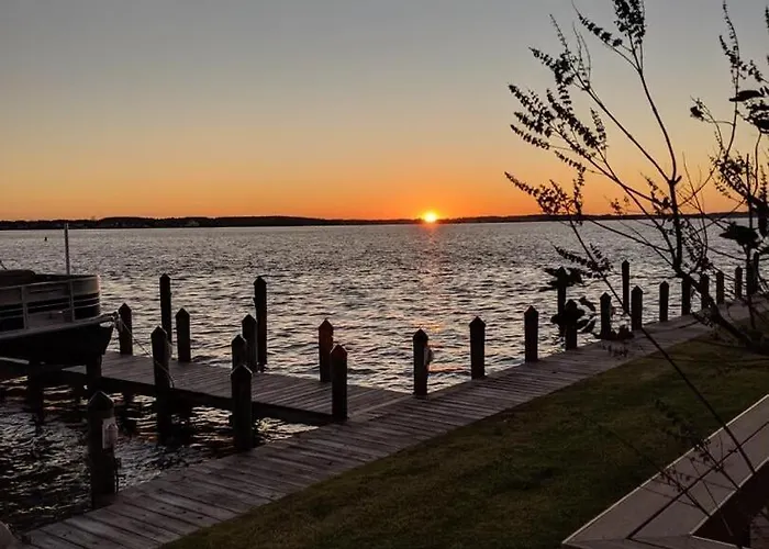 Ferienhaus Remodeled 4br Retreat With Dock & Outdoor Shower